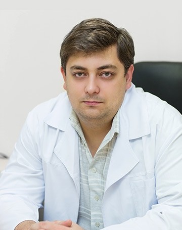 Яхин Руслан Миндиярович - Врач лучевой диагностики, УЗИ, КТ первой квалификационной категории, член европейского и российского общества рентгенологов и радиологов (ESR, POPP), член Санкт-Петербургского радиологического общества (СПРО)